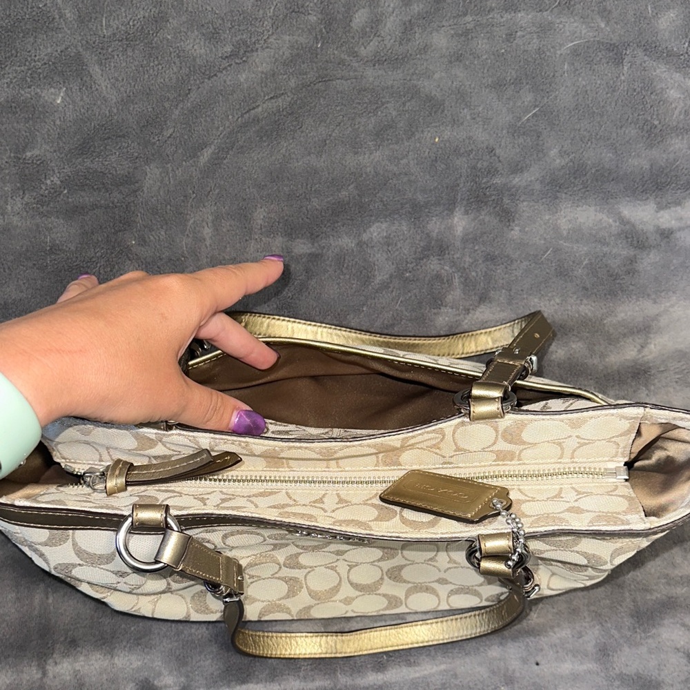 Coach Beige and Brown Signature Shoulder Bag - Picture 5 of 11